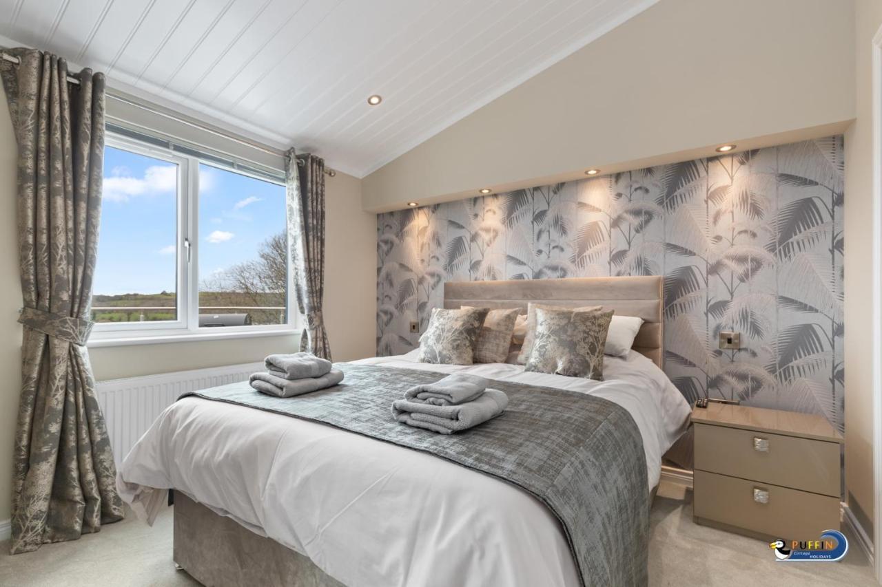 Valley View Lodge - Luxury Lodge, Hot Tub, Close To Beach Penally Bagian luar foto