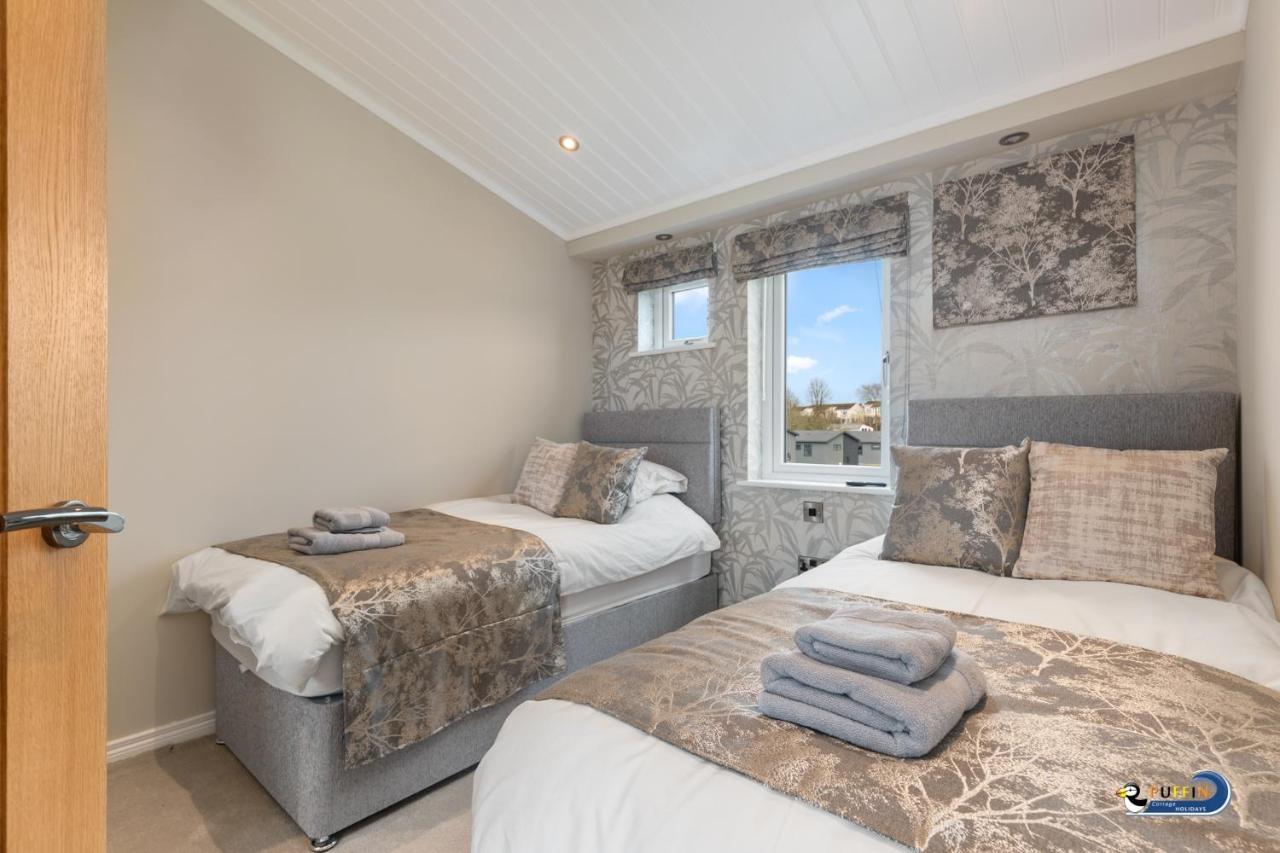 Valley View Lodge - Luxury Lodge, Hot Tub, Close To Beach Penally Bagian luar foto