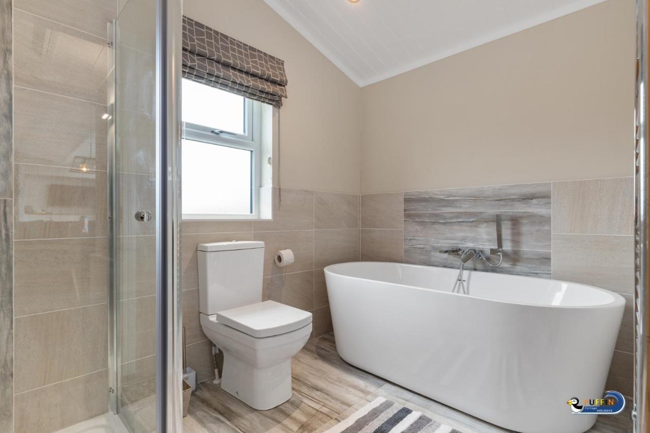 Valley View Lodge - Luxury Lodge, Hot Tub, Close To Beach Penally Bagian luar foto